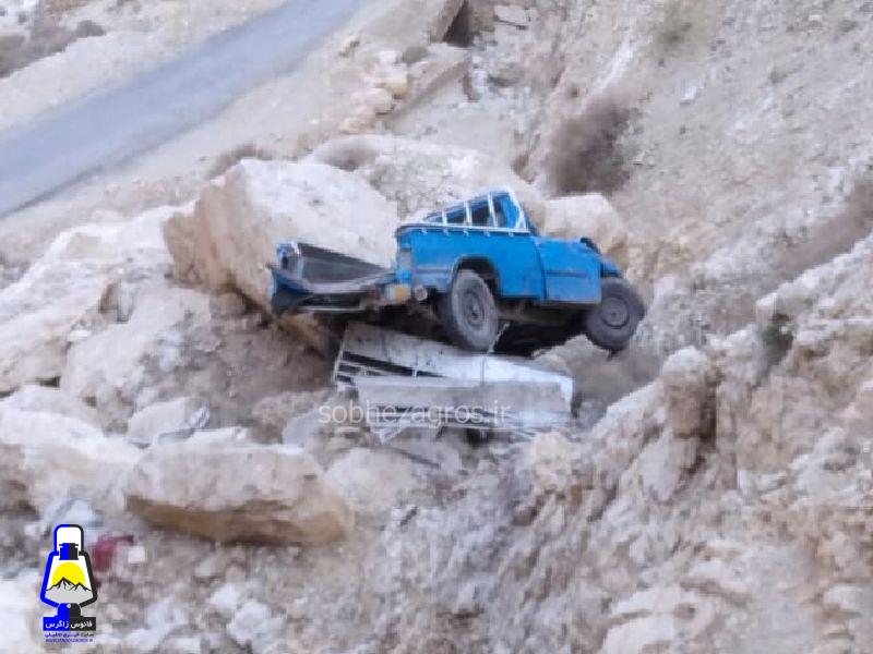 سقوط خودرو نیسان سایپا در تنگ چویل به ته دره دوکشته و زخمی بجای گذاشت+تصویر