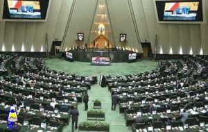 مجلس از سرباز سیلی خورده طلبکار شد