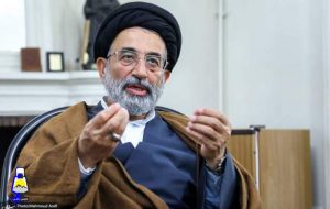 مردم در مسائل سیاسی قیم نمی‌خواهند