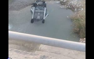 سقوط پژو به دره در ورودی روستای چهاربیشه سفلی گچساران+تصویر