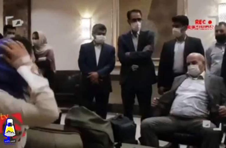 کلانتری: همیشه همینطوری می‌نشینم، چرا باید عذرخواهی کنم؟ این حرف‌های مزخرف را خبرنگاران در می‌آورند!