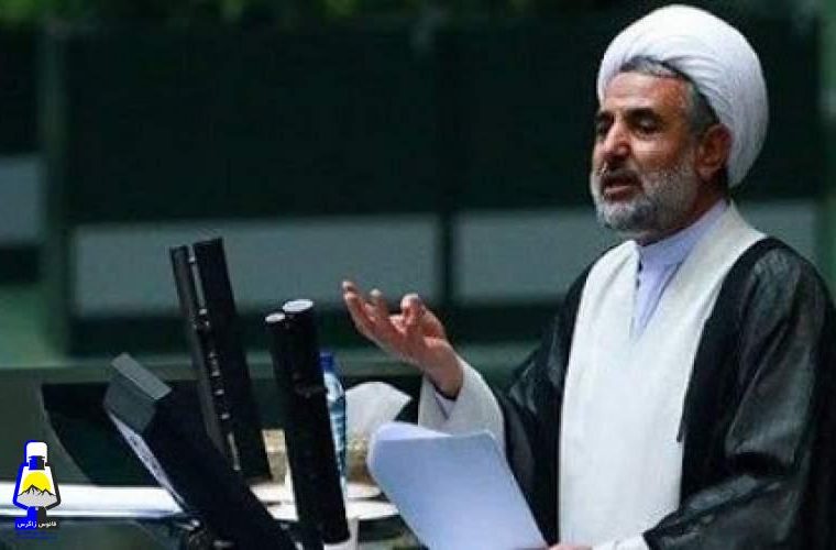 در همچنان بر همان پاشنه می‌چرخد