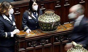 با اصرار رهبران احزاب قدرتمند ایتالیا، ماتارلا با رئیس جمهور ماندن خود موافقت کرد