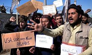 توزیع پول‌ افغانستان بین خانواده قربانیان حملات یازده سپتامبر؛ کابلی‌ها راهپیمایی کردند