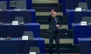 جنجال «سلام نازی‌» نماینده بلغارستان در پارلمان اروپا