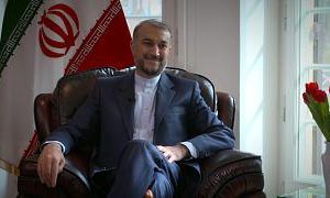 وزیر خارجه ایران در گفتگو با یورونیوز: معتقد نیستیم که ایران در انزوا قرار دارد