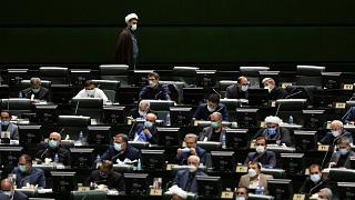 ۵۰ نماینده مجلس ایران کرونا گرفتند