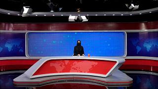 طالبان و اجبار مجری‌های زن افغانستان به پوشاندن چهره؛ اتحادیه اروپا واکنش نشان داد