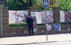 پلیس سوئد مانع از ادامه برگزاری نمایشگاه خانواده شهدای ترور شد