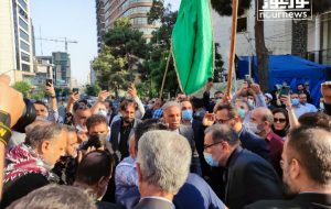 گزارش تصویری از حضور شمخانی در جمع عزاداران ریزش ساختمان متروپل