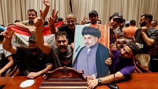 بحران سیاسی در عراق؛ طرفداران مقتدی صدر پارلمان را اشغال کردند