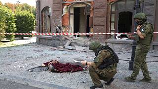 عفو بین‌الملل: ارتش اوکراین جان غیرنظامیان را به خطر می‌اندازد؛ زلنسکی: بی‌اساس است