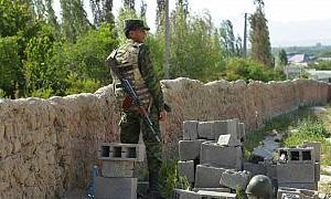 جنگ مرزی قرقیزها و تاجیکها در آسیای میانه؛ بیشکک: ۲۴ نفر کشته شدند جنگ مرزی قرقیزها و تاجیکها در آسیای میانه؛ بیشکک: ۲۴ نفر کشته شدند