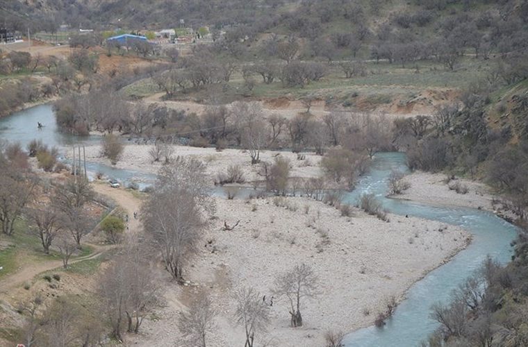 تبدیل شدن رود بشار در یاسوج به محل تخلیه پساب‌های آلوده شهری