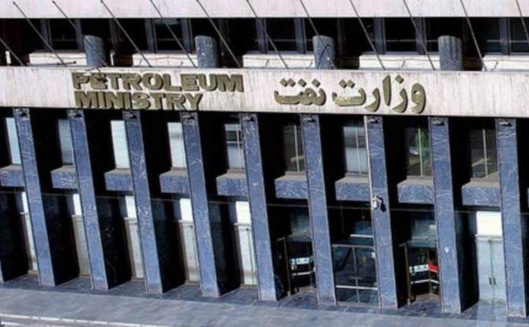 ادامه اعتراض کارکنان قرارداد مدت معین وزارت نفت به تغییر فرمول اضافهکاری ادامه اعتراض کارکنان قرارداد مدت معین وزارت نفت به تغییر فرمول اضافهکاری